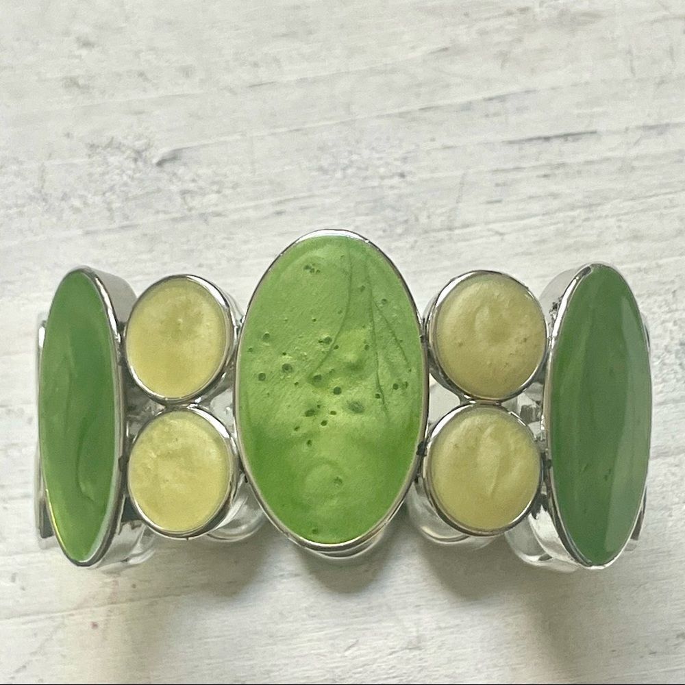 Green stretchy wide bracelet